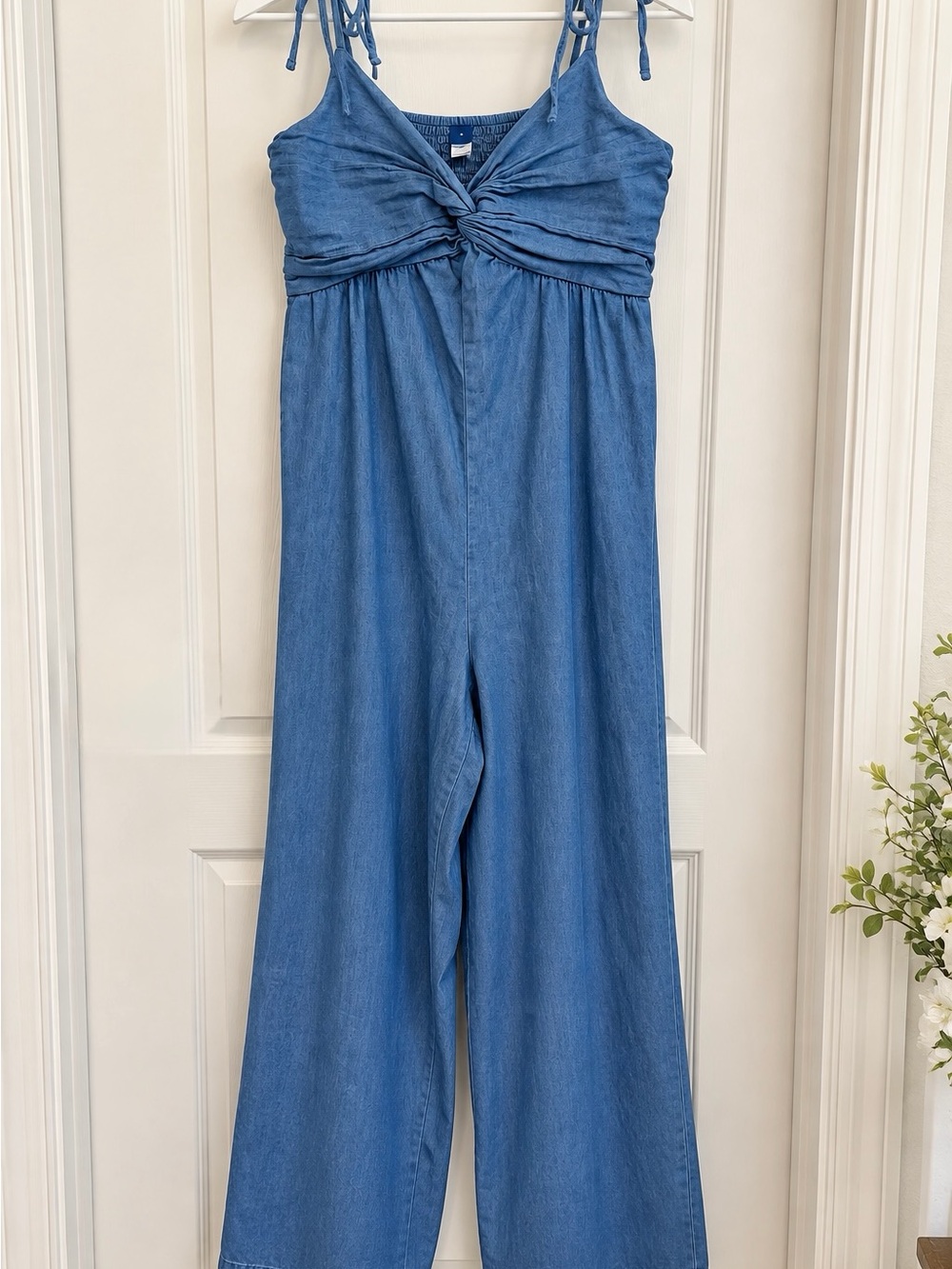 Old Navy Denim Chambray Wide Leg Jumpsuit Size M Tie Strap 100% Cotton